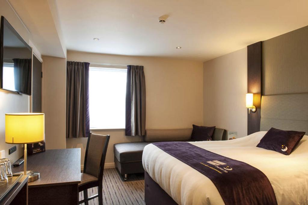 Premier Inn Merthyr Tydfil Kültér fotó