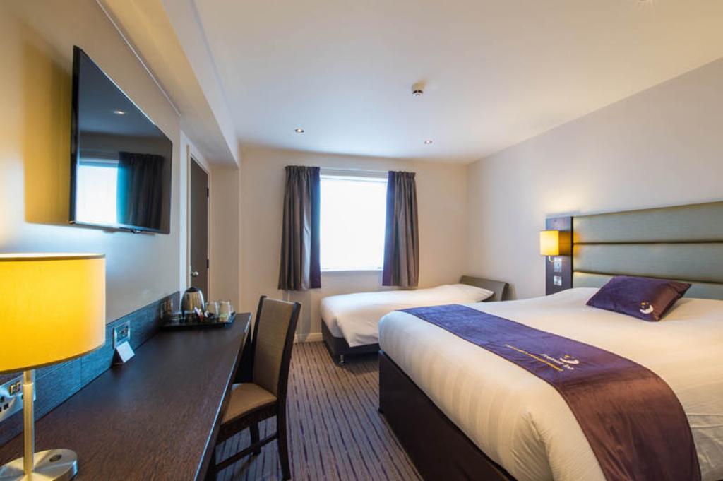 Premier Inn Merthyr Tydfil Kültér fotó
