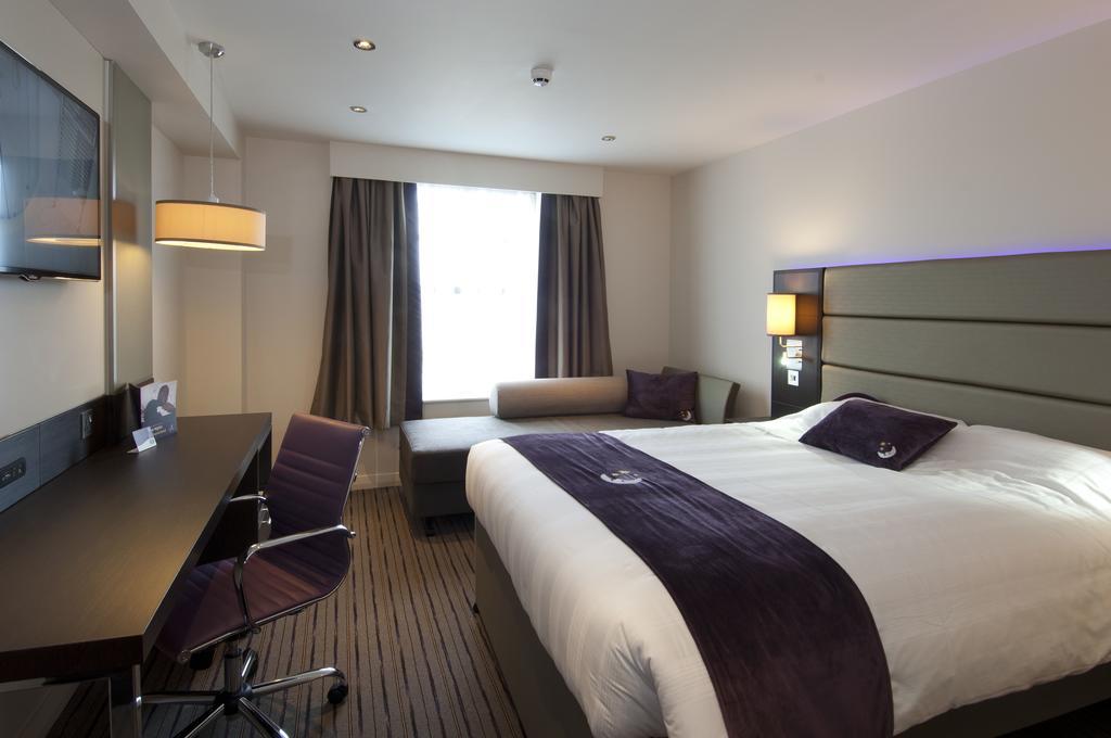 Premier Inn Merthyr Tydfil Kültér fotó