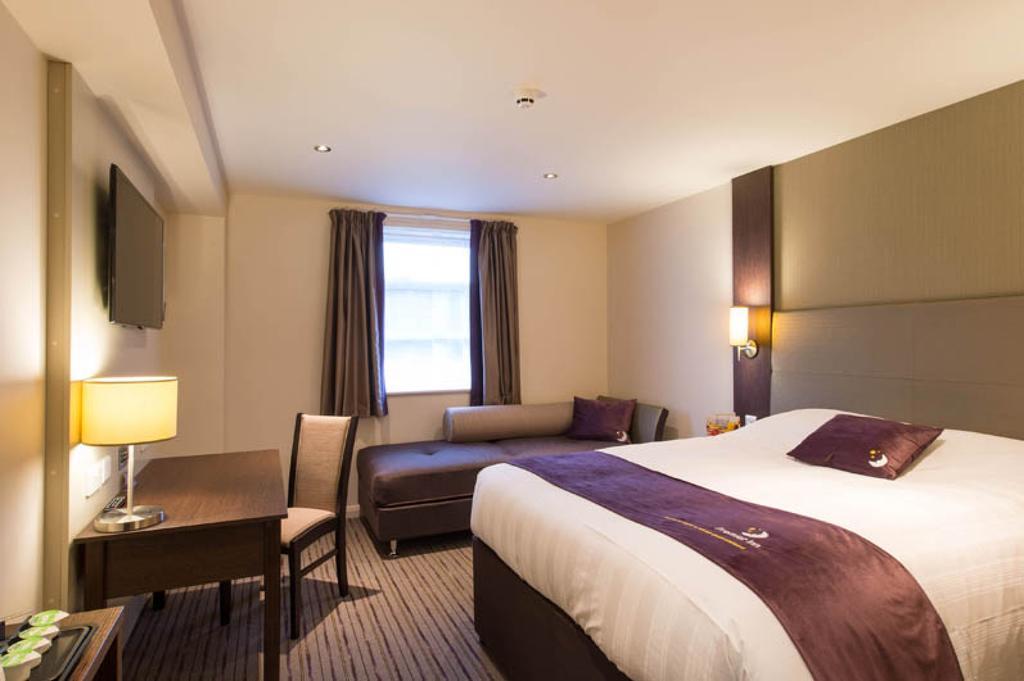 Premier Inn Merthyr Tydfil Kültér fotó